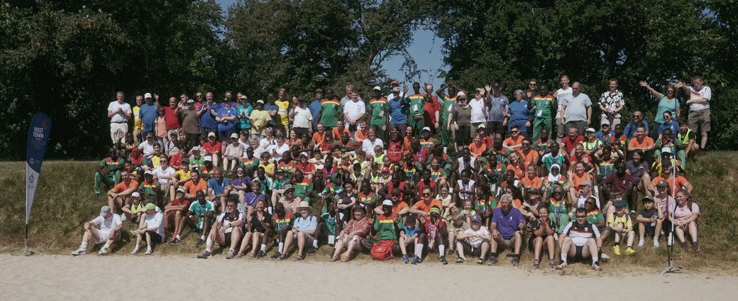 Gruppenfoto der Delegation und der Helfer